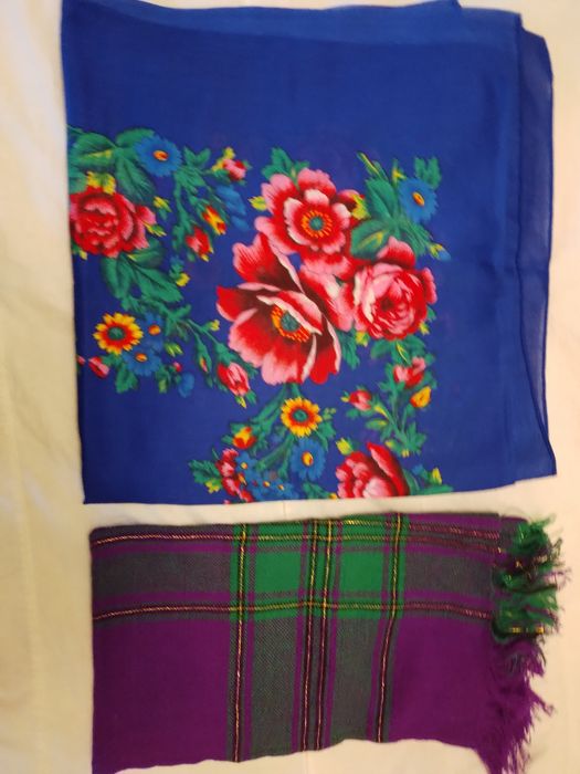 продам    платки , фартуки