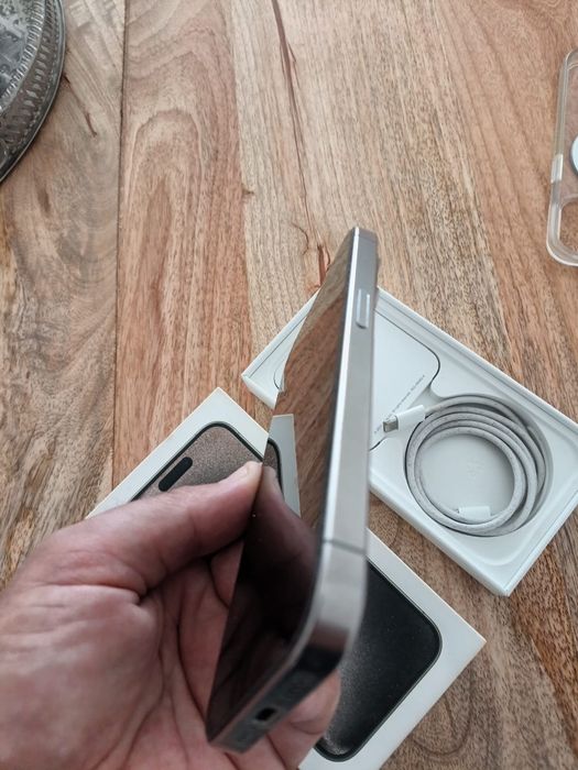 Iphone 15 pro excelente estado