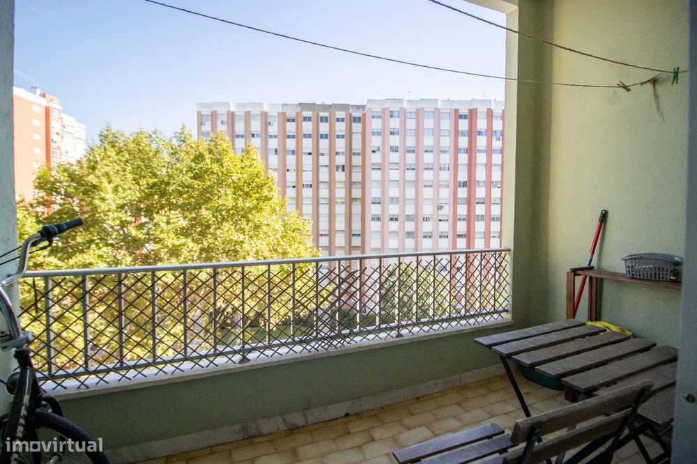 T2 Excelente em Alfornelos (frente Colina do Sol, 5min do Metro) — Encosta do Sol, Lisboa
