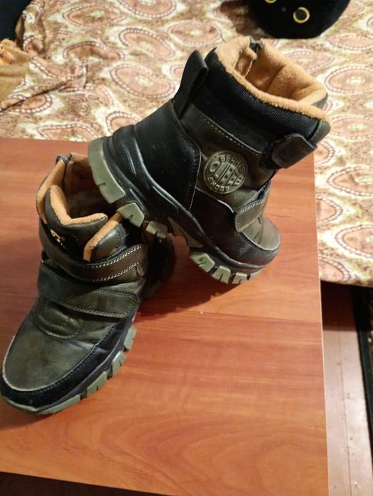 Продам зимние сапоги на мальчика 33 размер