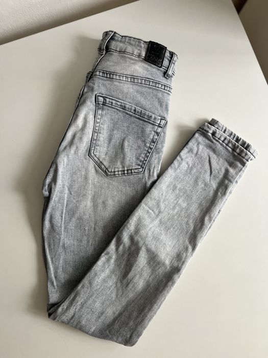 Dżinsy rurki/skinny Conte