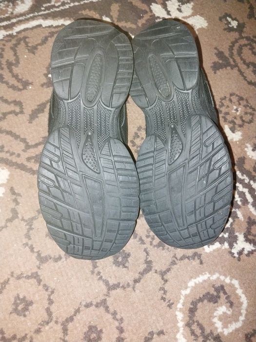 Кросівки 36.   .