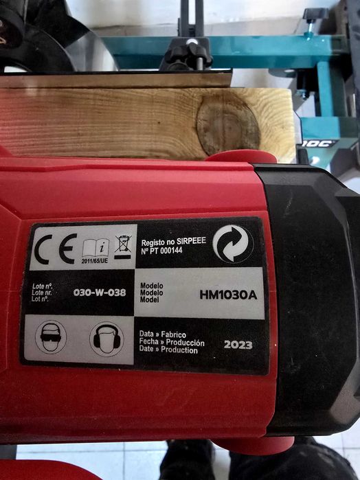 Maquina de meia esquadria com bancada e garantia.