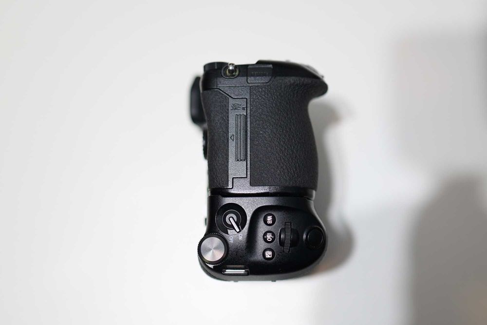 Panasonic Lumix G9 + grip + 4 aku