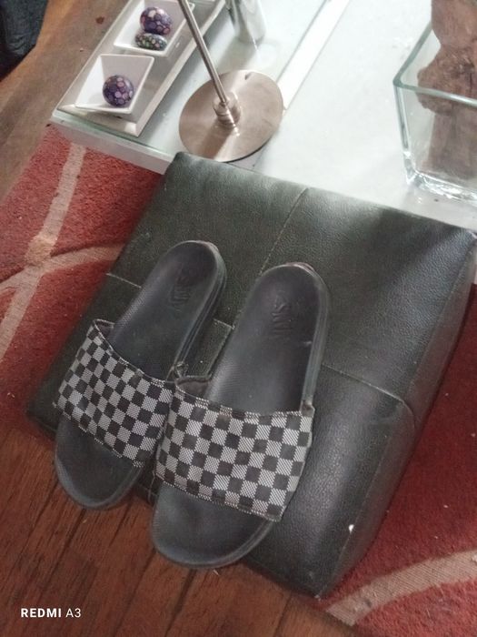 Chinelos homem Vans como novos