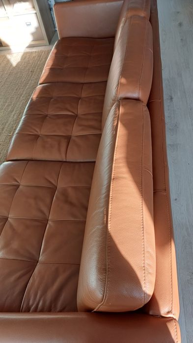 Sofá e otomana em pele Boconcept