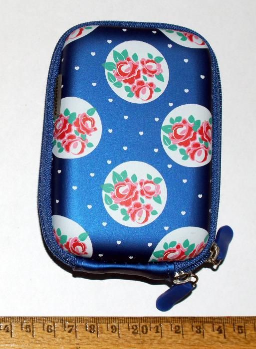 etui do małego aparatu fotograficznego
