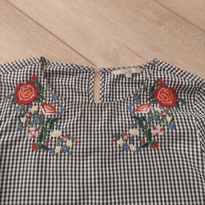 Bluzka C&A z aplikacją