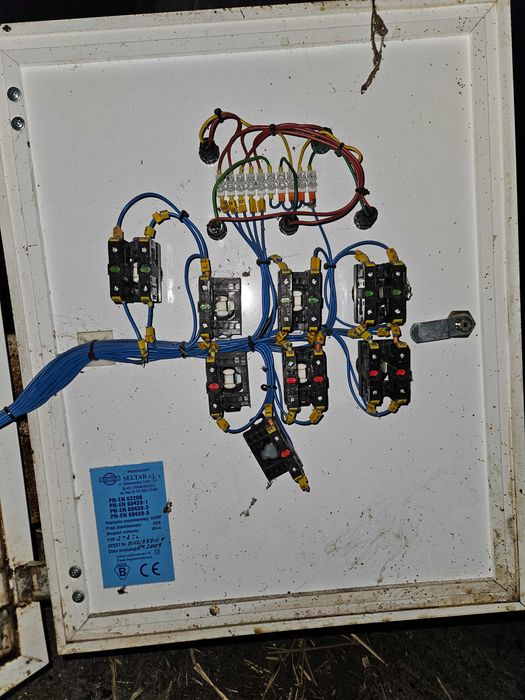 Skrzynka rozdzielcza szafa elektryczna rozdzielnia