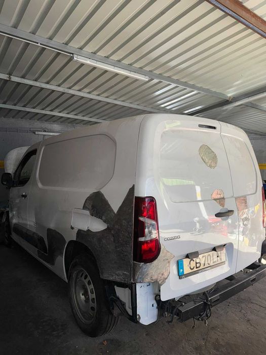 Bate-chapa e pintura automóvel – Oficina CBL, Ponte de Lousa (Loures)