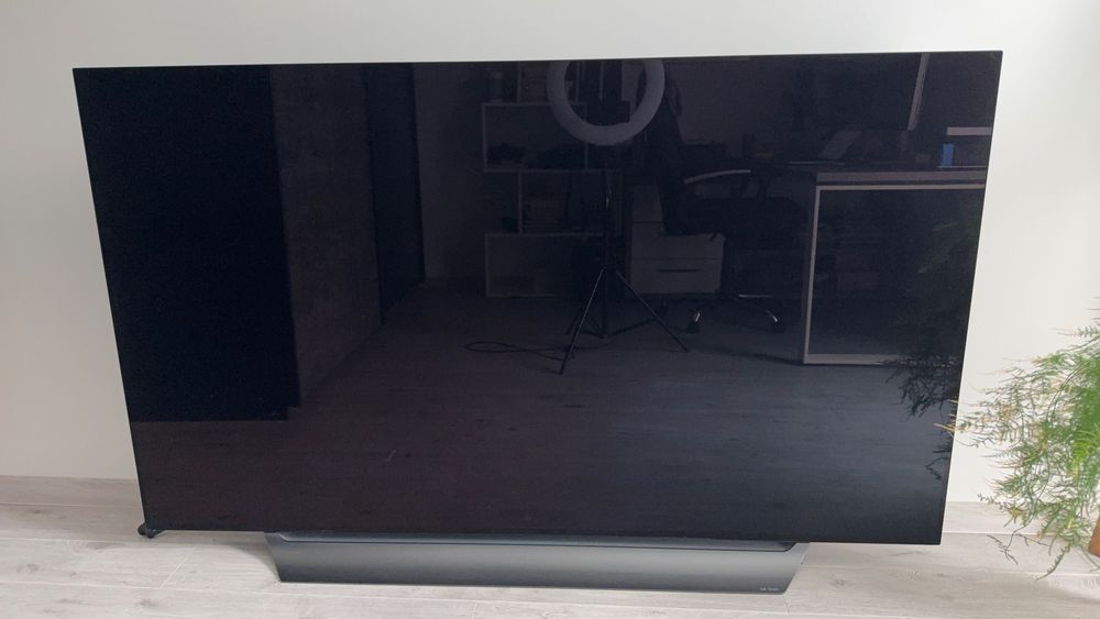 Telewizor LG OLED 77" C8 (OLED77C8LLA) – 4K HDR | Uszkodzony matrycowo / Na tło / Studio