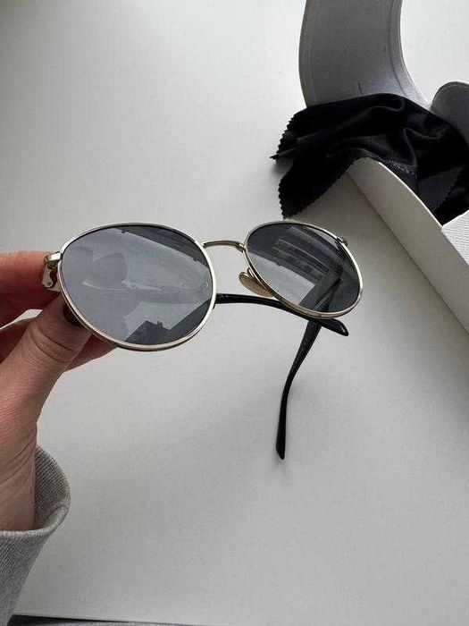 Сонцезахисні окуляри prada