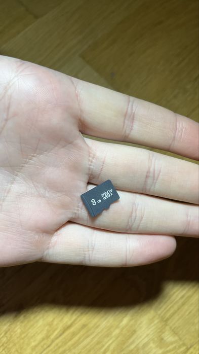 Продам карту памʼяті 8gb MicroSD