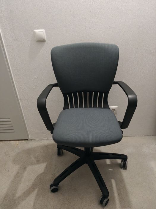 Cadeira de escritório regulável