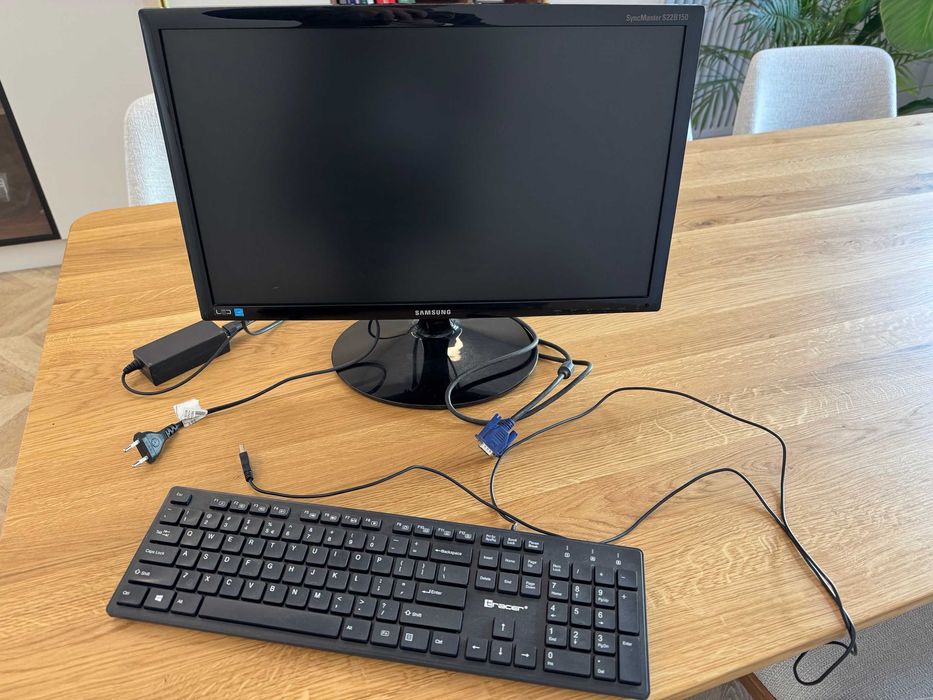 Monitor Samsung Syncmaster S22B150 LED 21,5 cali, stan bardzo dobry