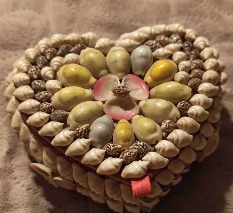 Szkatułka z muszelek - serduszko