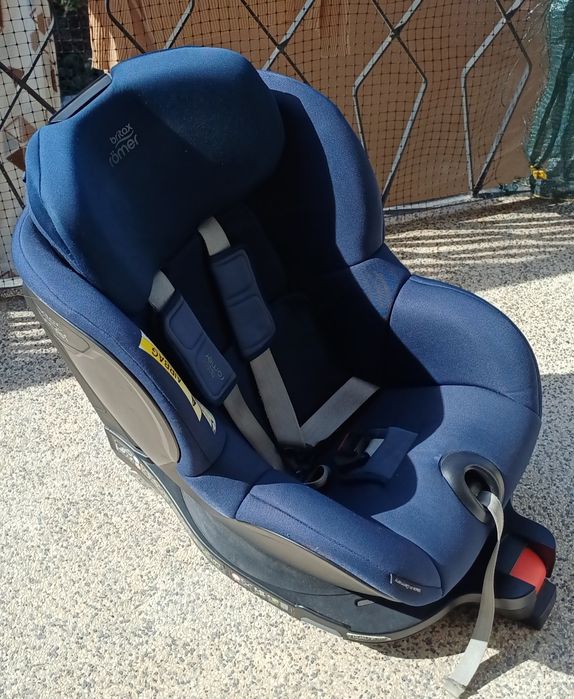 Cadeira auto dos 0 aos 4 anos. Rotativa a 360°  Para andar no sentido da maecha e contra a marcha