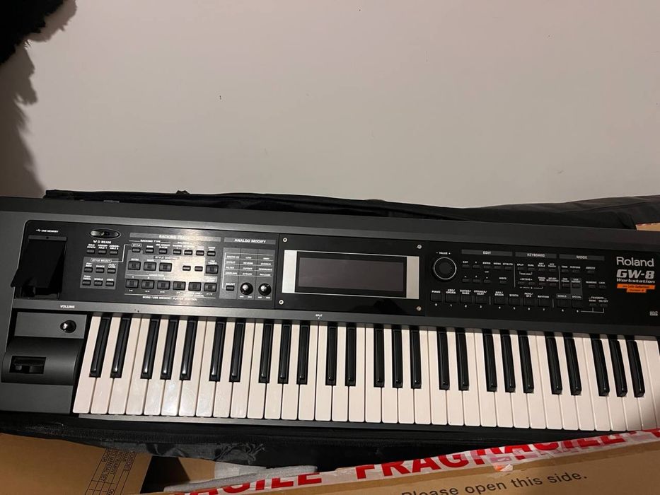 Пианино Roland GW-8 Workstation – професійний синтезатор піаніно