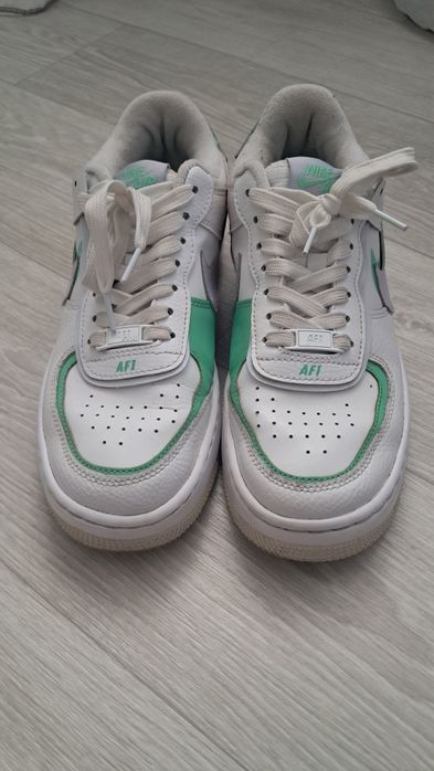 Продам жіночі кросівки фірми Reebok Nike