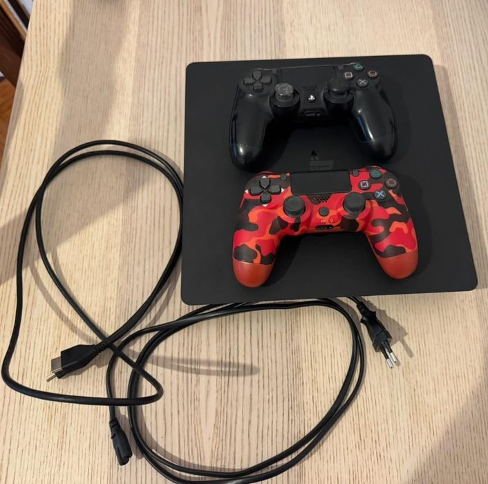 PS4 1TB c/ 2 comandos