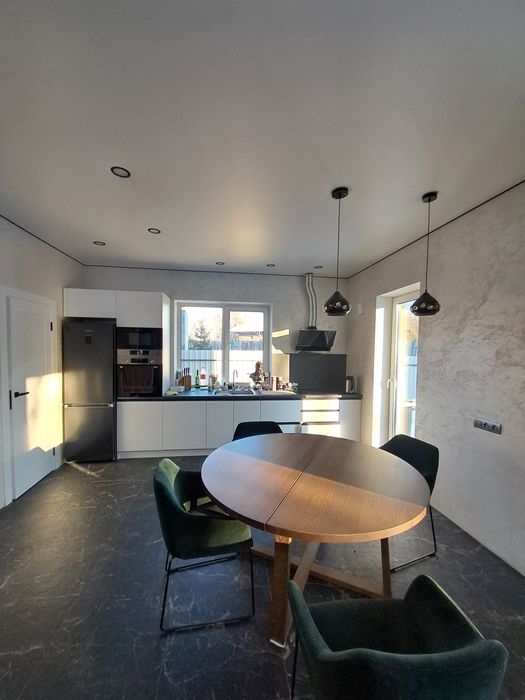 Будинок біля озера з ремонтом і меблями