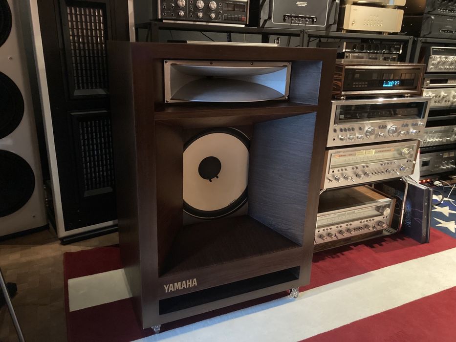 Retrospekcja Yamaha Unikatowe kolumny podłogowe.