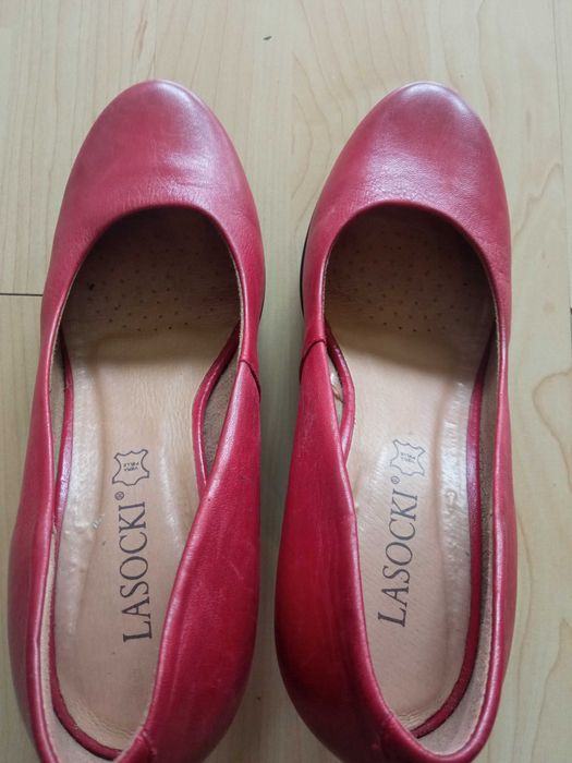 Buty czółenka na koturnie Lasocki czerwone skórzane 38