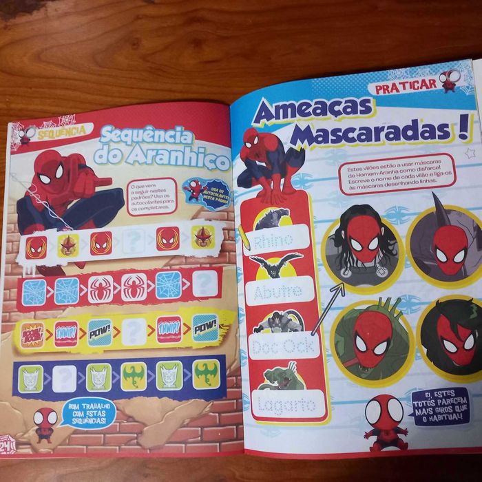 Spider-Man -actividades e passatempos com 52 autocolantes NOVO