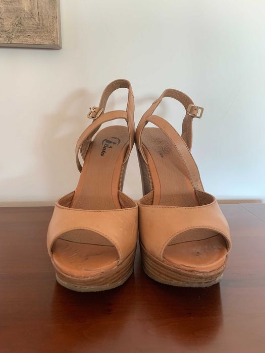 Sandálias de salto alto