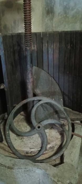 esmagador de uvas e prensa