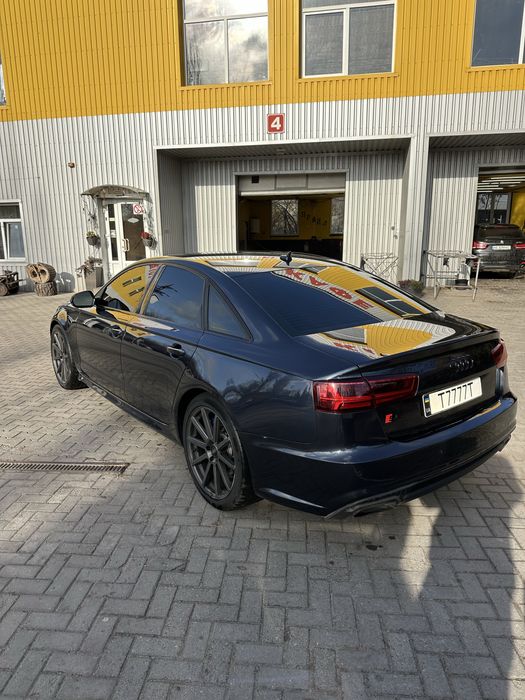Ауді А6 C7 s Лайн