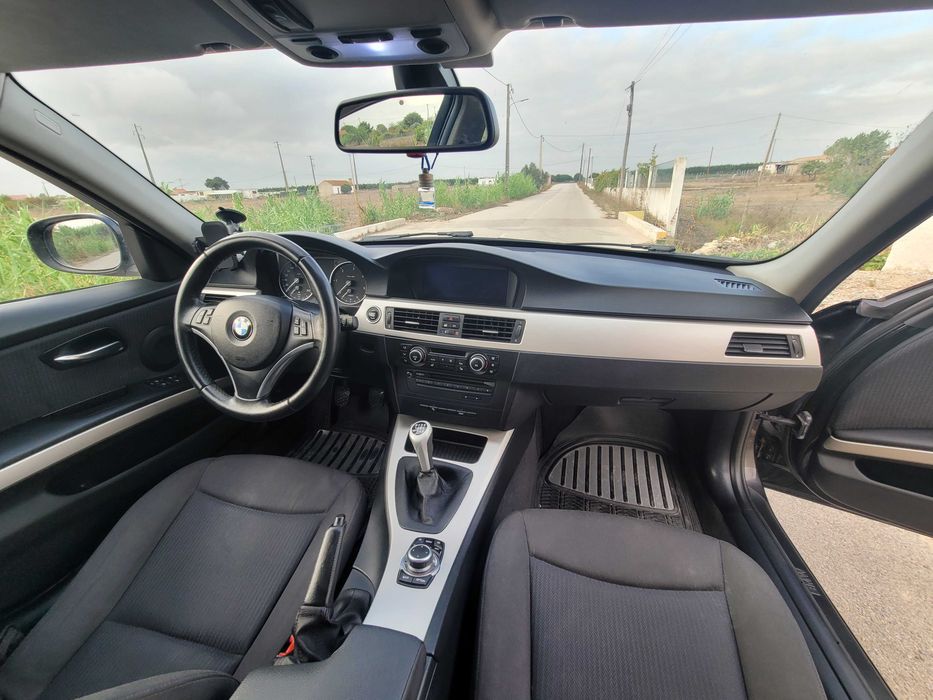 BMW 318d Touring Navigator — 2010 | 170 cv foto 4