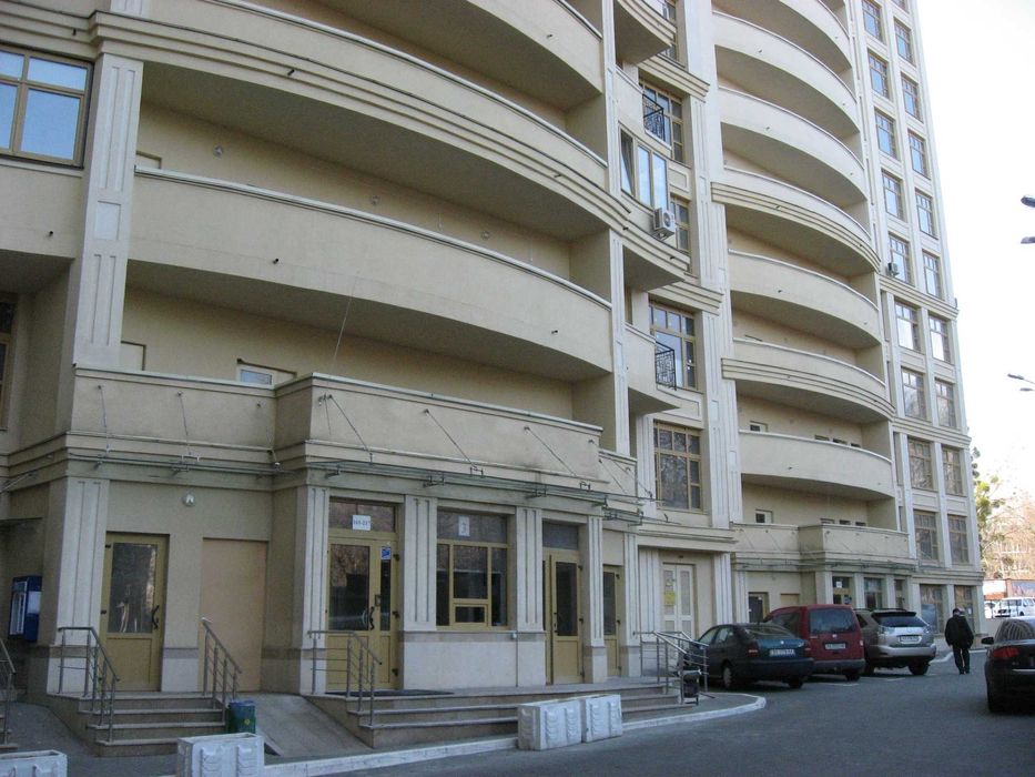 без комісії продам 3 кім кв. вул. Парково- Сирецька 4 в