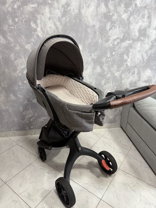 Продам коляску Stokke Xplory