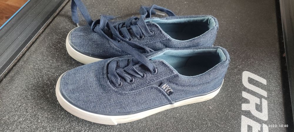 Trampki, buty 35