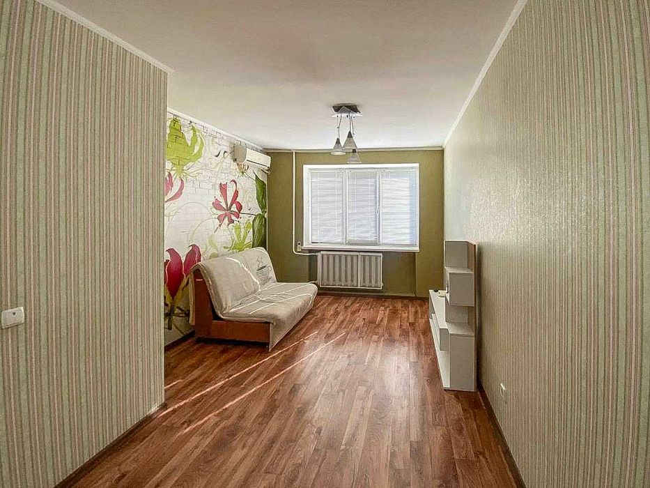 1-кімнатна на Металлургів. 3-й поверх