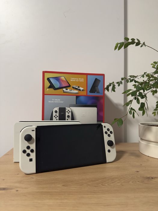 Nintendo Switch OLED + zestaw