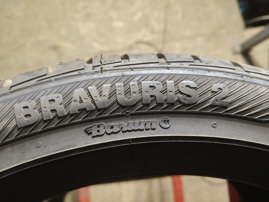 235/40ZR17 90 W Barum Bravuris 2     L535/10B