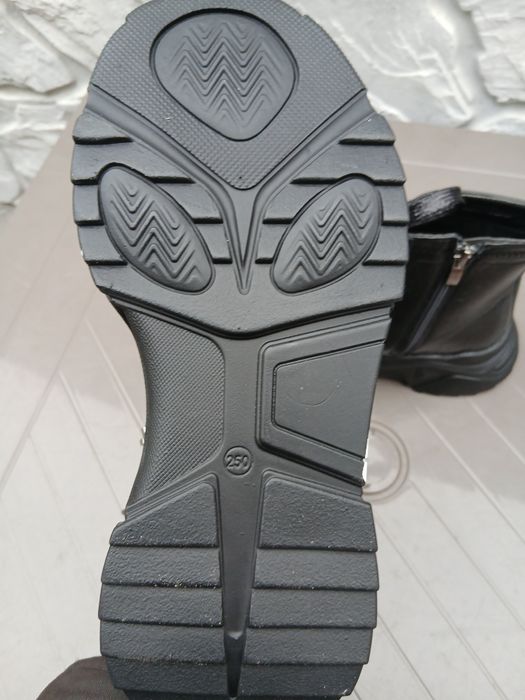 Ботінки жіночі демі р.38,5