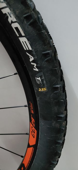 Par de Pneus Michelin Force AM 29