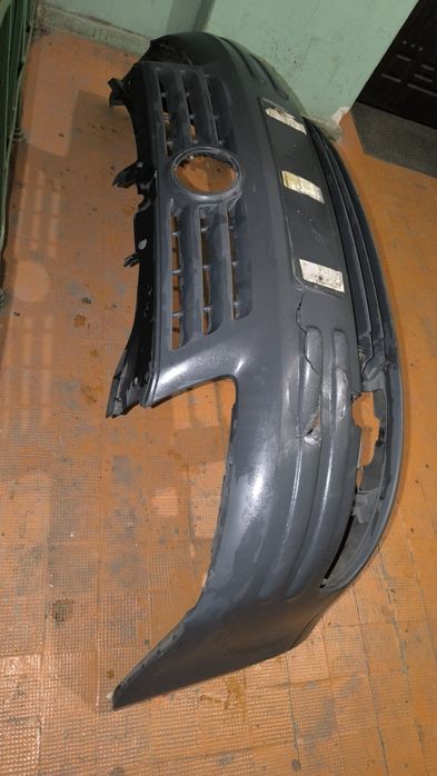 бампер caddy 3  трохи тріснутий