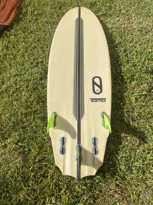 Slater Designs Sci-Fi by Tomo 5’11” LFT – Como Nova | Apenas 2 entradas na água | Conjunto Completo