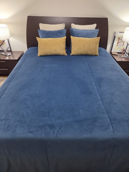 Cama casal  com estrado em wengue