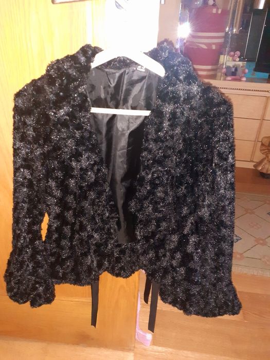 Casaco em pelo S cor preto em muito bom estado
