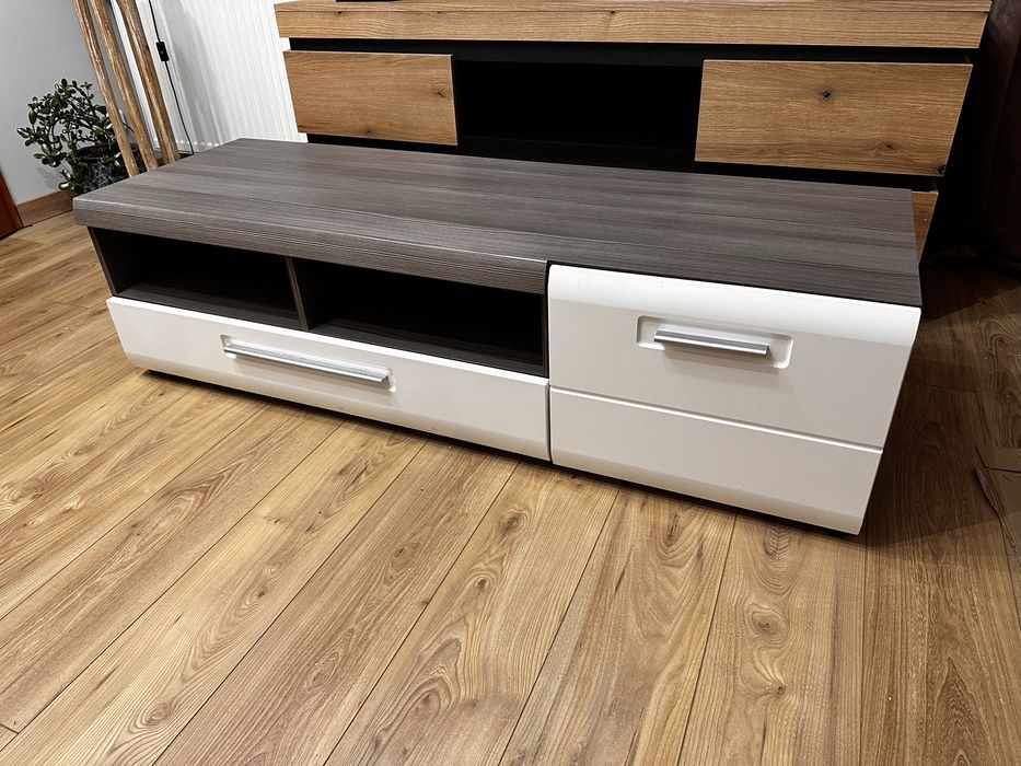 Szafka rtv pod telewizor do salonu