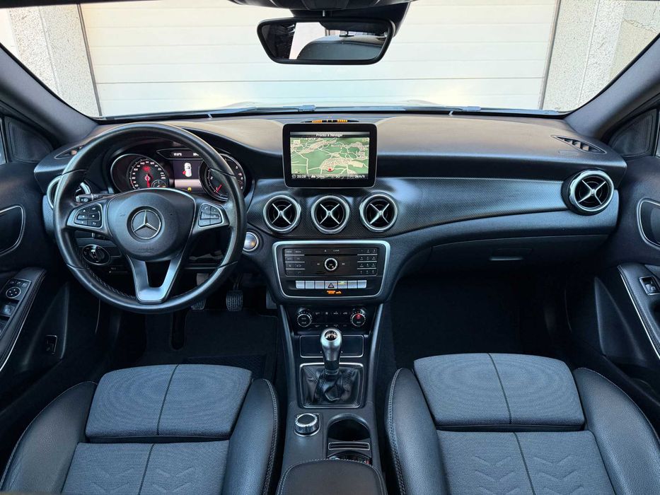 Mercedes -Benz GLA 180d Peak Edition