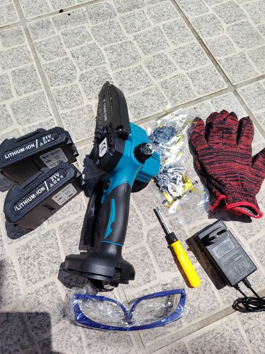 Serra elétrica a bateria "NOVO"