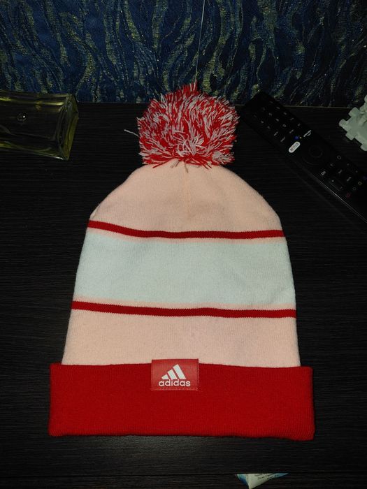 Шапка адідас червоно-біла