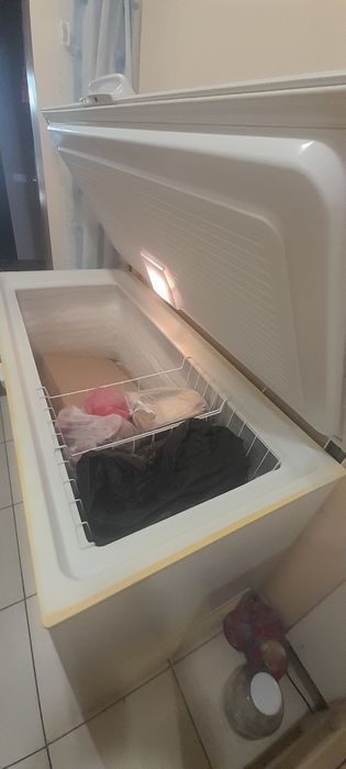 Продам морозильную камеру Whirlpool  400л б.у