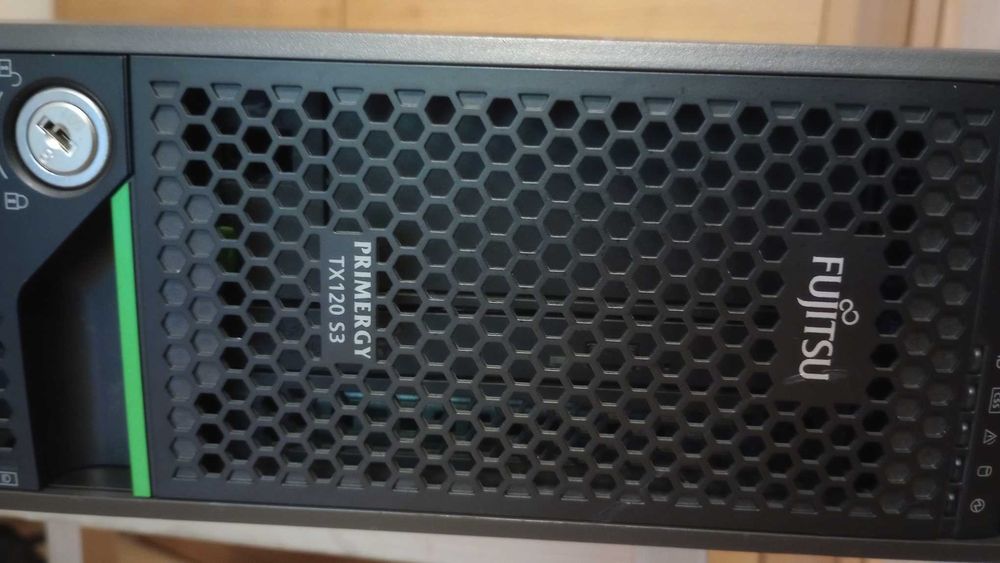 mini serwer Fujitsu TX120 S3 Xeon, 16GB RAM ECC, 4xSAS 600GB+SSD, RAID-SAS homelab